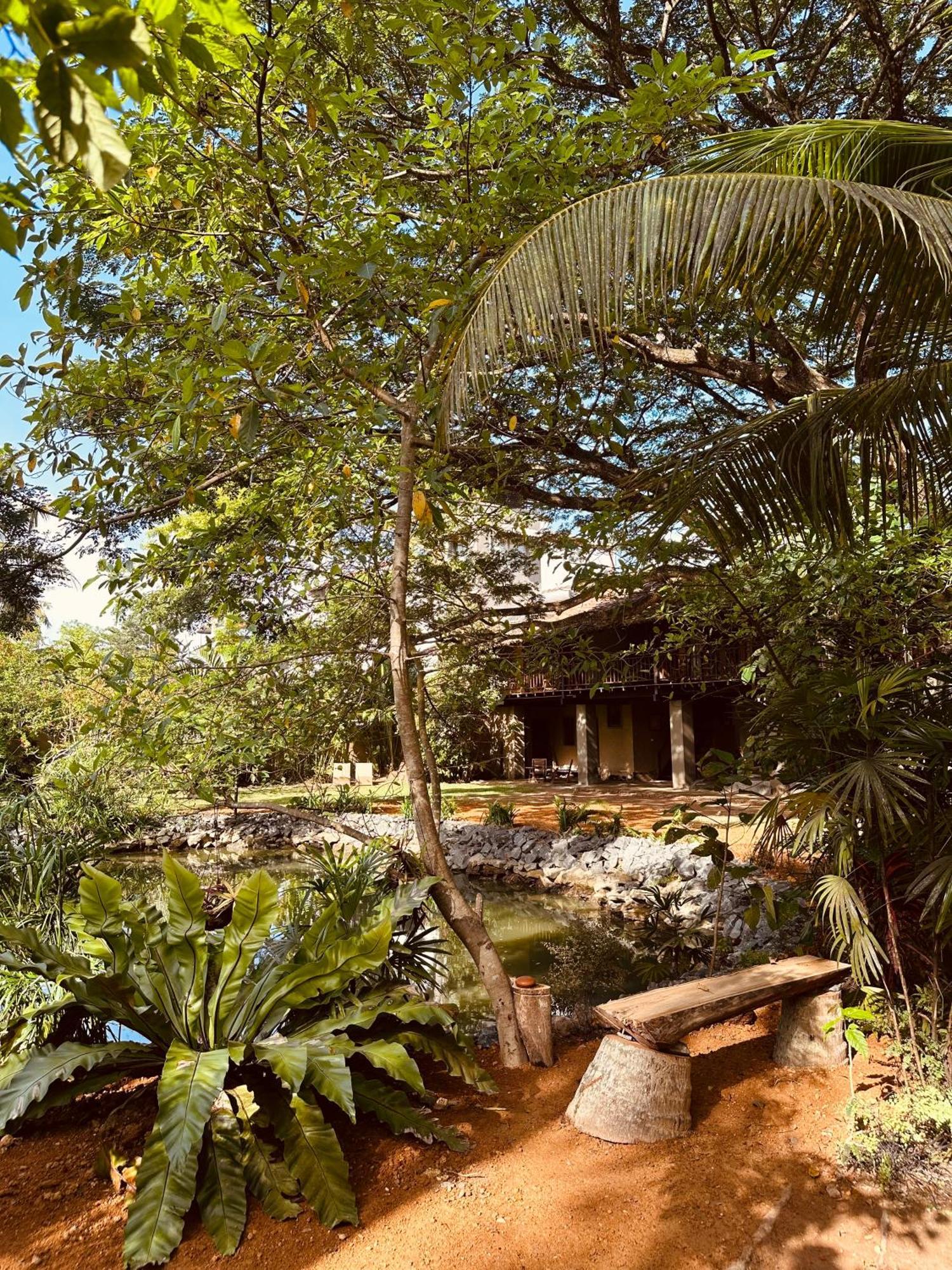 Dunes Unawatuna Hotel Exterior photo
