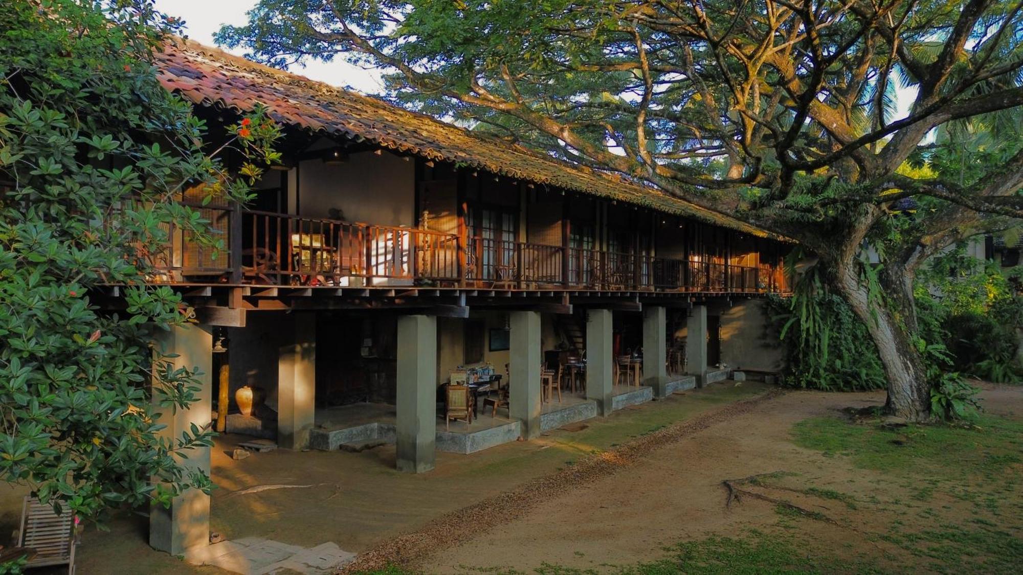 Dunes Unawatuna Hotel Exterior photo